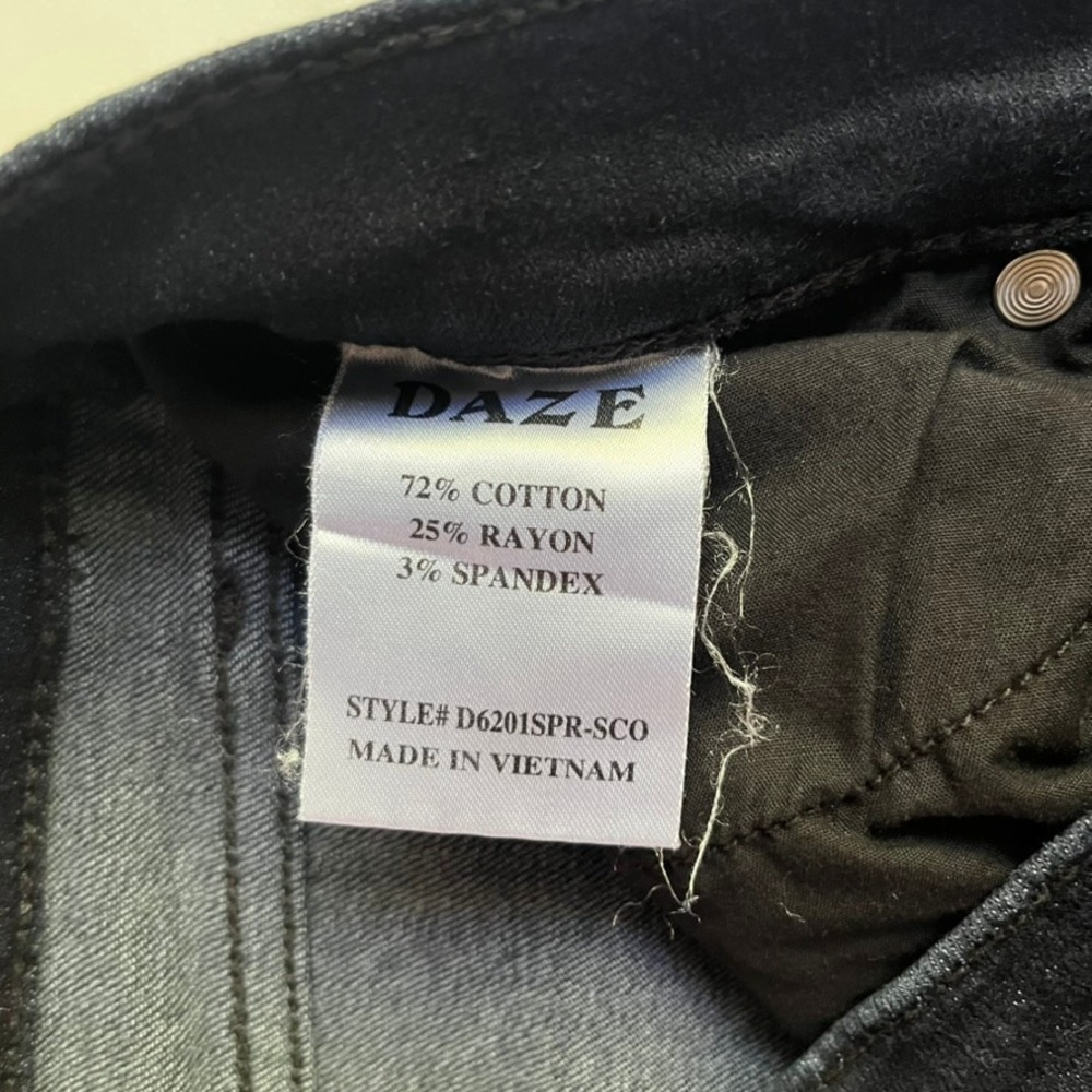 Daze Denim Dark Blue Wash High Rise Cropped Kick Flare Jeans Button Fly size 29 - Picture 10 of 11